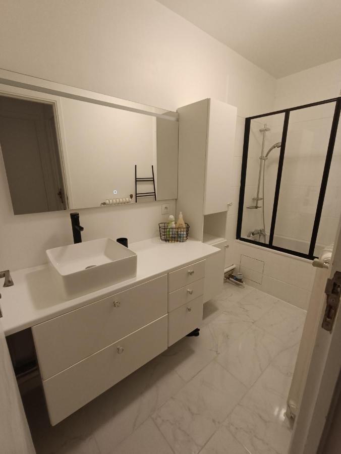 Chelles Centre Ville 2 Chambres Pres Des Bords De Marne 10 Minutes A Pieds De La Gare De Chelles-Gournay 5 Minutes De La Gare De Vaires-Sur-Marne 20 Minutes De Disneyland Jusqu'A 5 Couchages Possibles Exterior photo