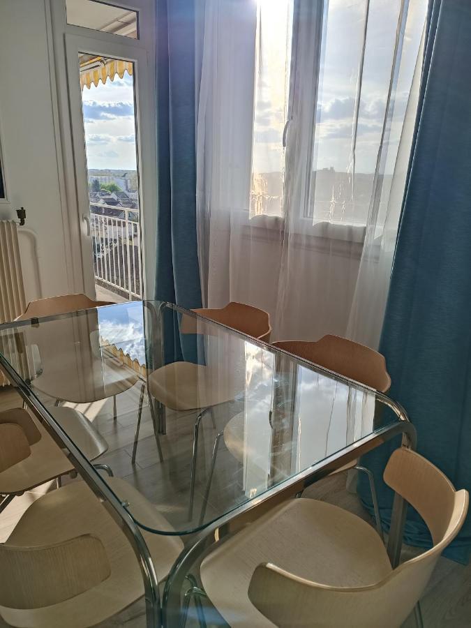 Chelles Centre Ville 2 Chambres Pres Des Bords De Marne 10 Minutes A Pieds De La Gare De Chelles-Gournay 5 Minutes De La Gare De Vaires-Sur-Marne 20 Minutes De Disneyland Jusqu'A 5 Couchages Possibles Exterior photo